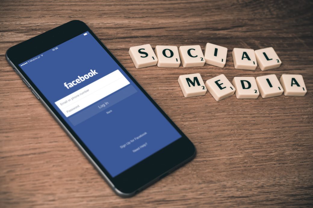 Why posting about your mental health on social media can be unhelpful The Thrive Programme - social media